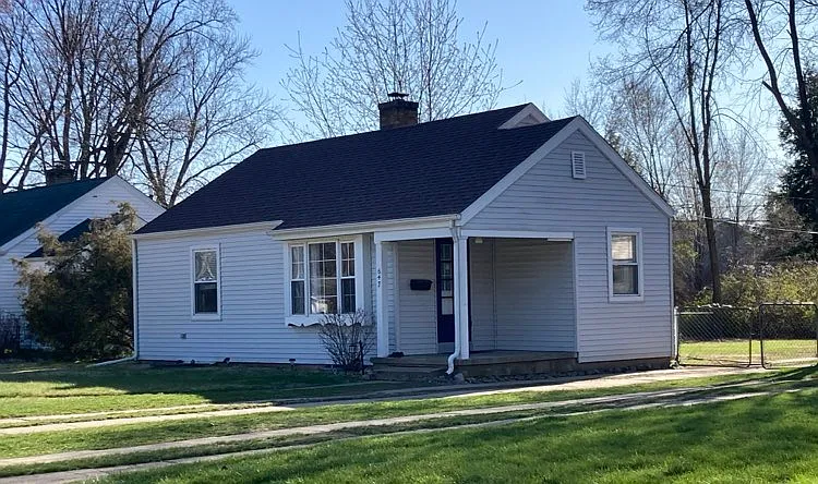 647 Northwood Dr — Photo 2