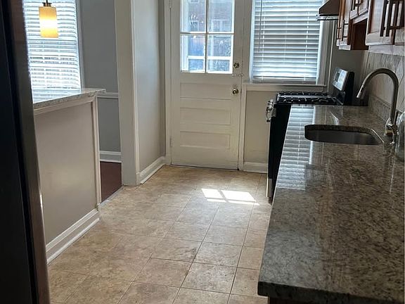 4th image of 243 Brandon Rd