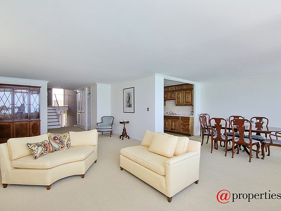 Living Room / Dining Room