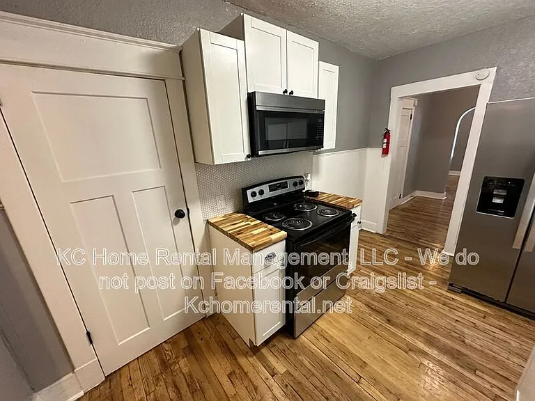 5233 E 6th St #1 — Photo 5