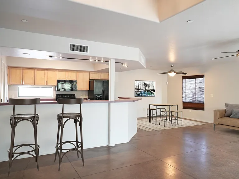 1317 E Hedrick Dr — Photo 8