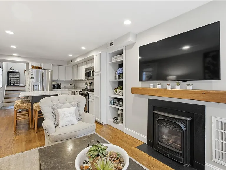 120 Elm St — Photo 3