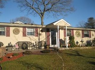 1 Greenmist Dr, Ronkonkoma, NY 11779