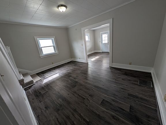 4th image of 506 Mary St