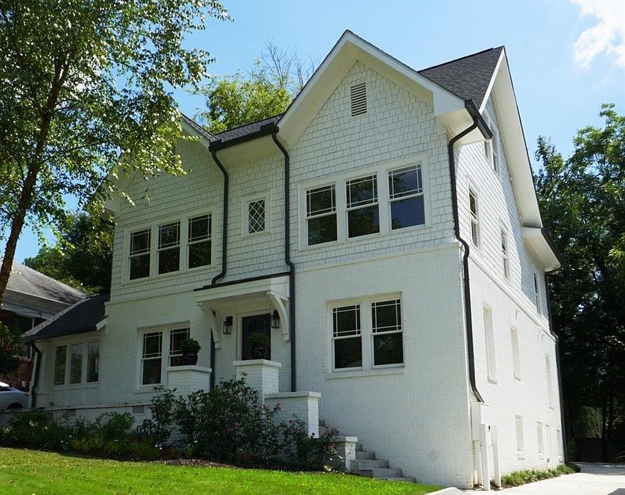 2nd image of 633 Yorkshire Rd NE