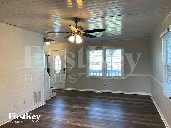 3rd image of 5612 Pinewood Dr