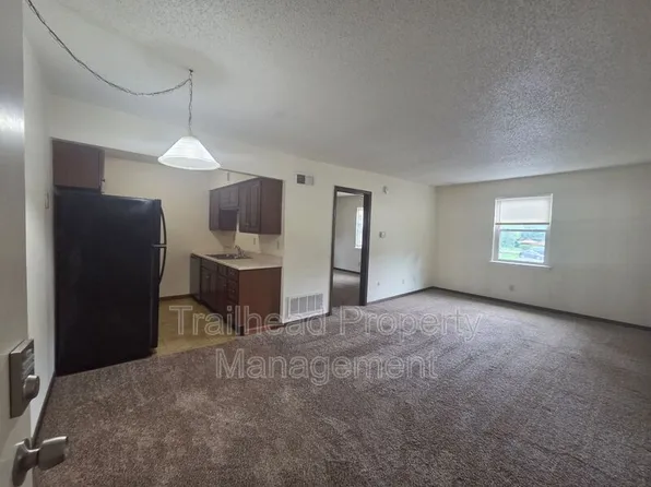 1302 E T C Lea Rd #T, Independence, MO 64050
