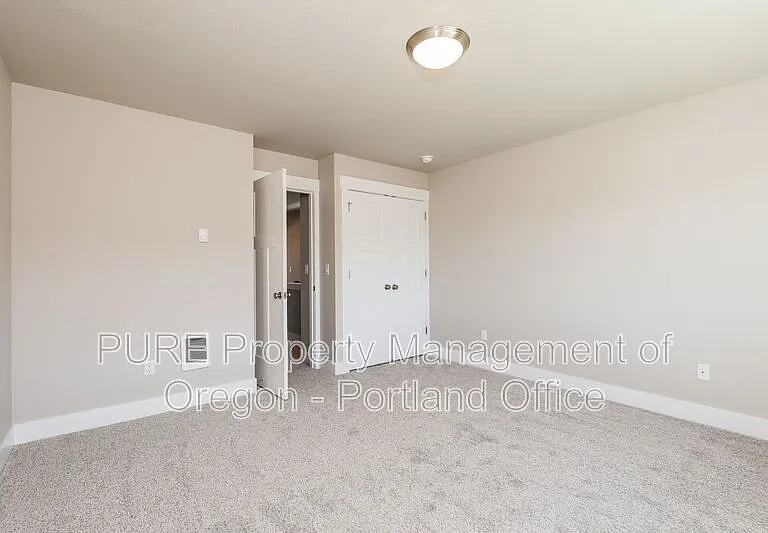 512 NE Trillium Dr — Photo 16