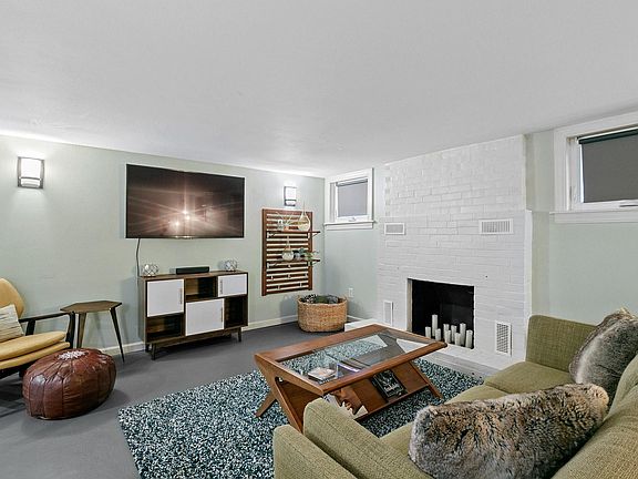 Living Room. Fireplace decorative only.