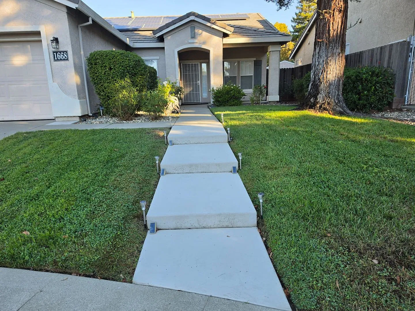 Spacious 3-Bedroom Home in Southport Gateway $2,995 / Month — Photo 4