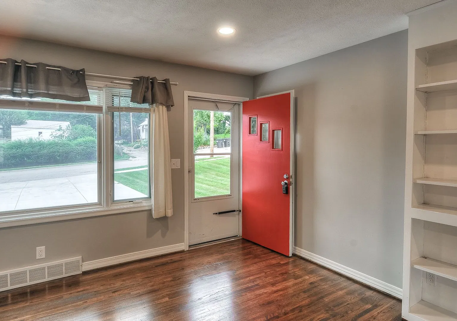 4 bed, 1500 sqft, $2,300 — Photo 4