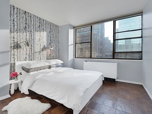 4th image of 301 E 45th St APT 16C
