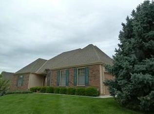 8520 Greenwood Ln, Lenexa, KS 66215