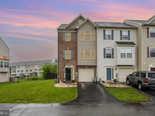241 Country Ridge Dr, Red Lion, PA 17356