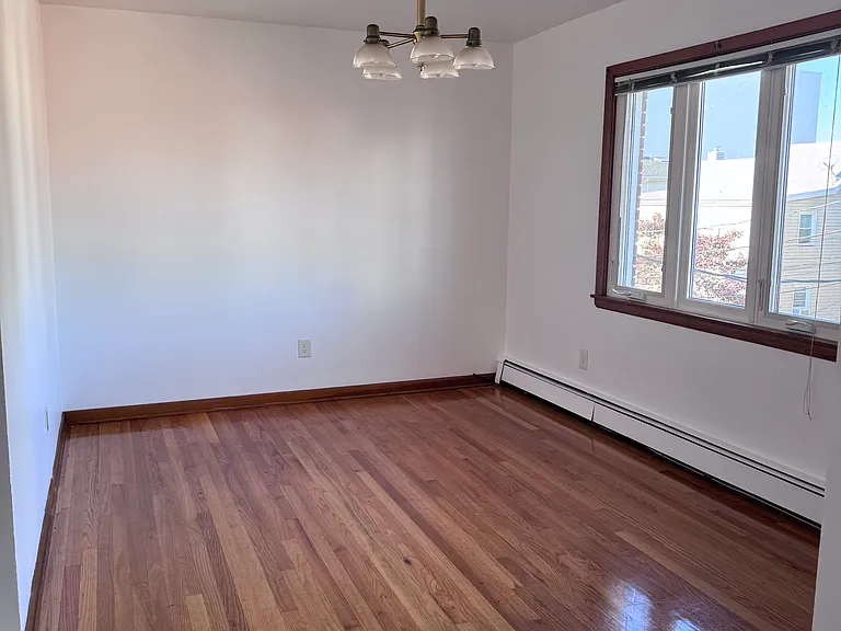 494 Catherine St #2 — Photo 3