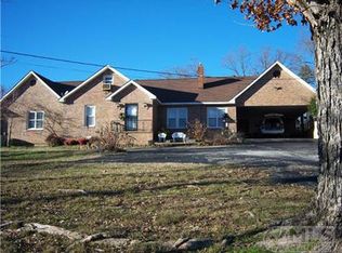 1016 W Main St, Parsons, TN 38363