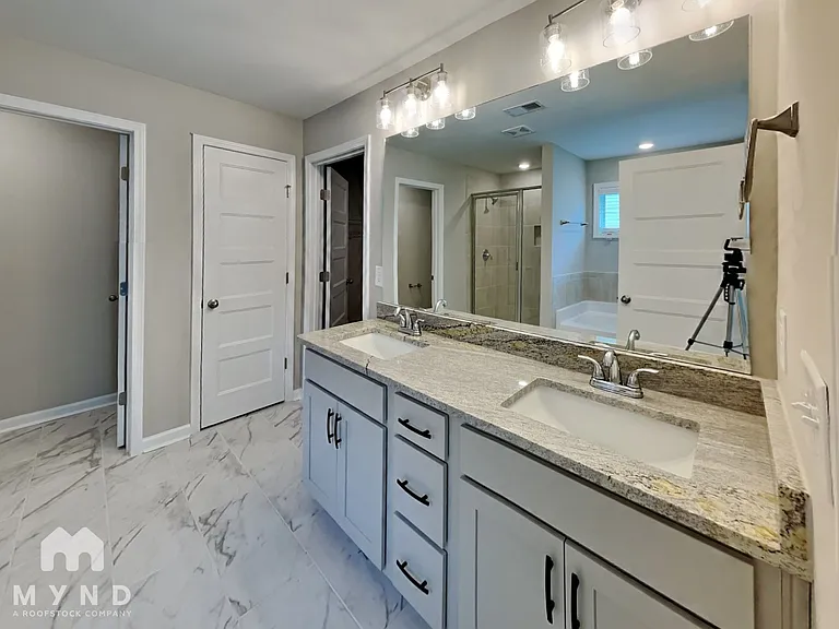 813 Trestle Creek Ct — Photo 17