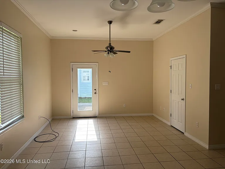 114 Earle Taylor Ln — Photo 5