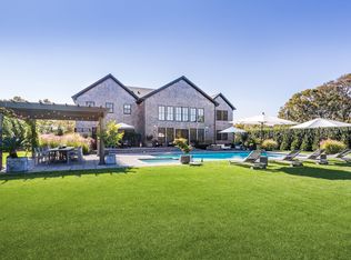 30 N Bishop Ln, Southampton, NY 11968