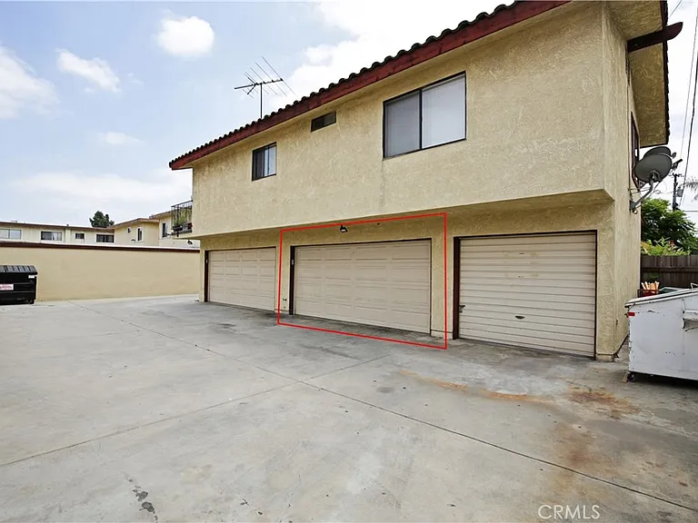 10355 La Reina Ave #A — Photo 22