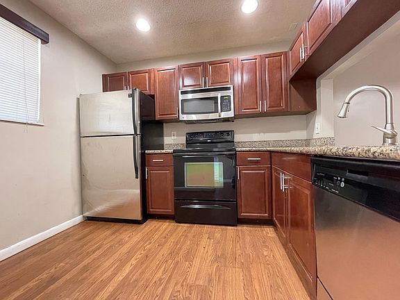 4th image of 10336 NW 8th St
