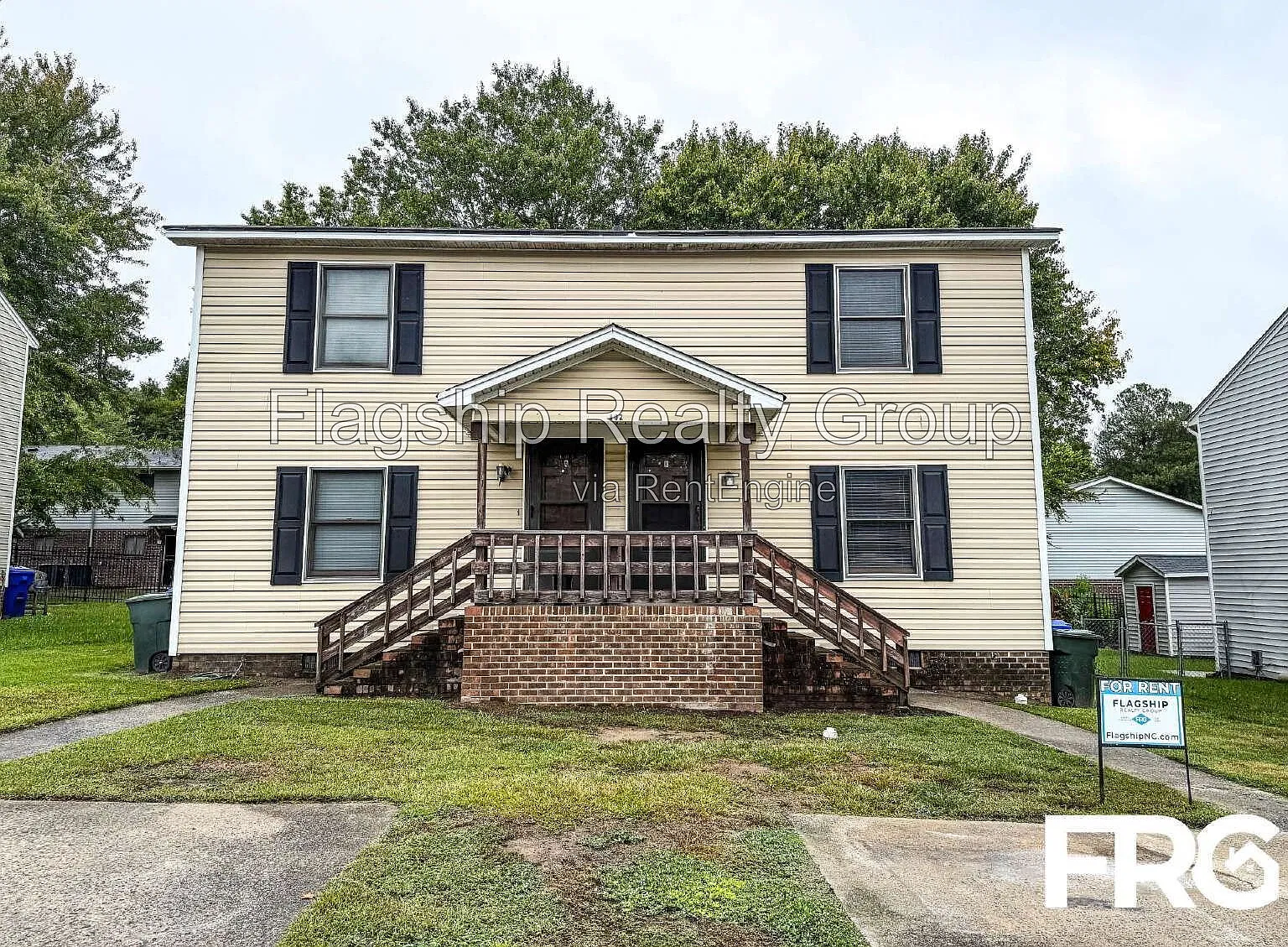 2 bed, 1.5 bath, 891 sqft, $900 — Photo 1