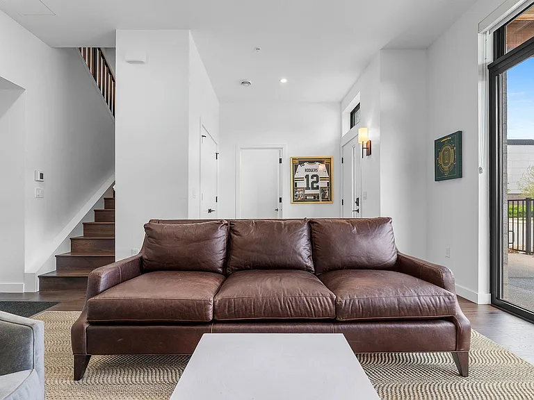 1071 Brookwood Dr — Photo 11