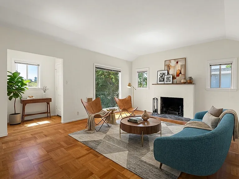 1017 10th Ave #1017 — Photo 2