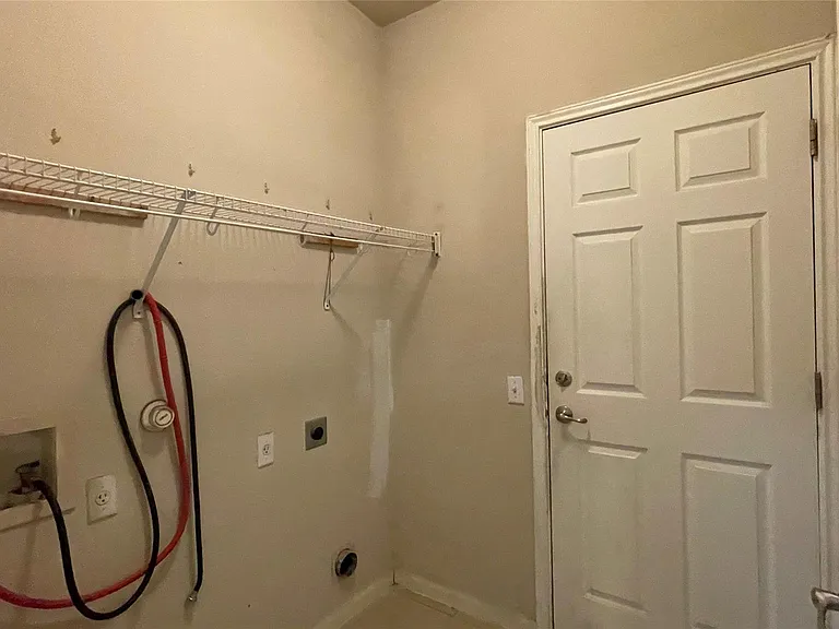 3805 Bronco Bend Loop — Photo 8
