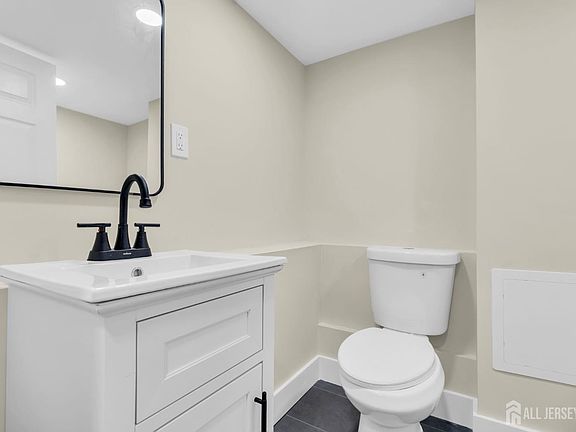 5th image of 104 Southwood Dr