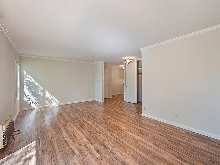 100 Devon Avenue — Photo 5