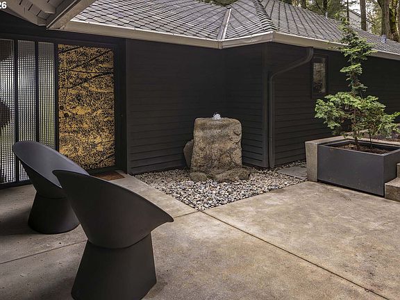 3rd image of 3340 SW Fairmount Blvd