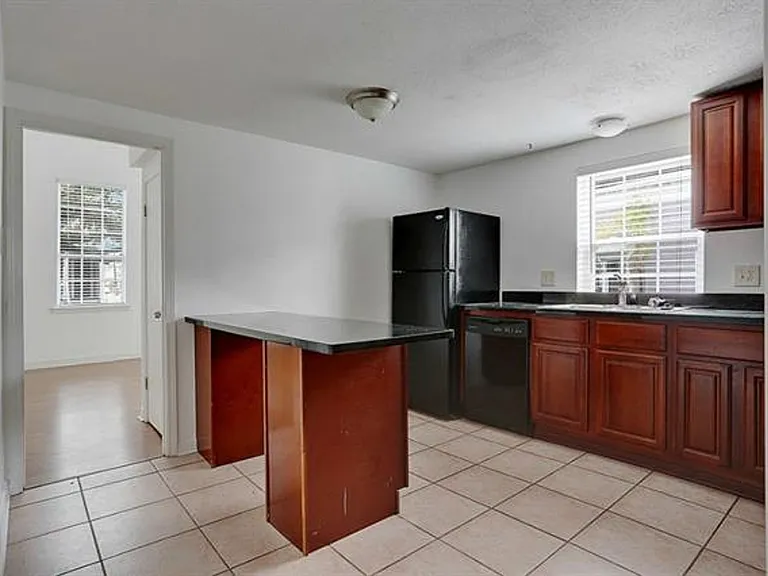 843 Washington Ave — Photo 7