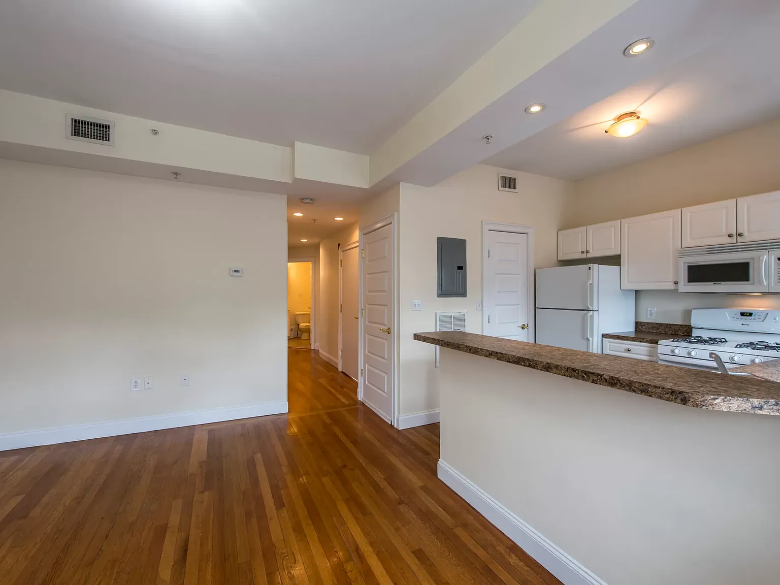 2 bed, $3,600 — Photo 2