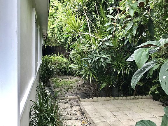 5th image of 744 Mercury St