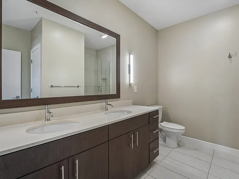 Cosmopolitan Apartments — Photo 34