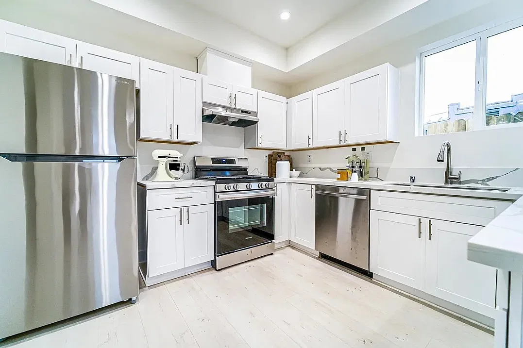 4 bed, 2.5 bath, 1600 sqft, $3,800 — Photo 3