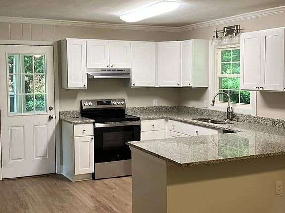 4th image of 2820 Deerwood Dr