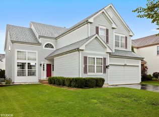 684 Wintergreen Cir, Naperville, IL
