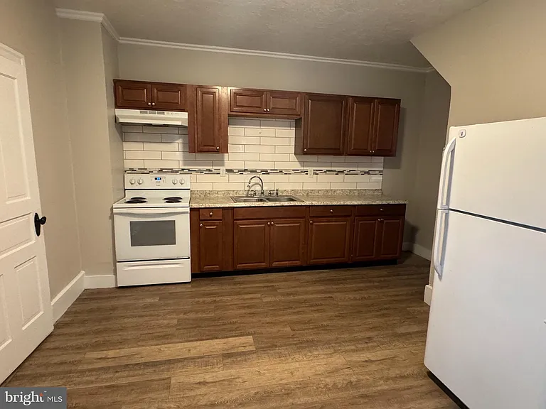 453 W Middle St — Photo 5