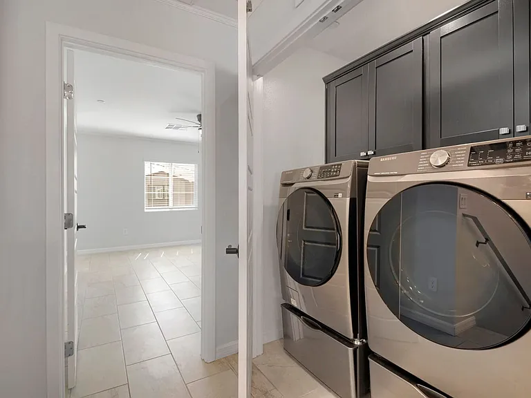 9493 Sky Pointe Dr — Photo 18