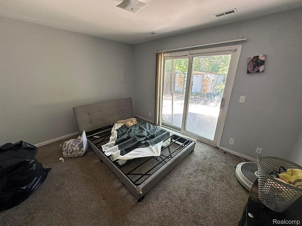 23245 Stewart Ave, photo 13