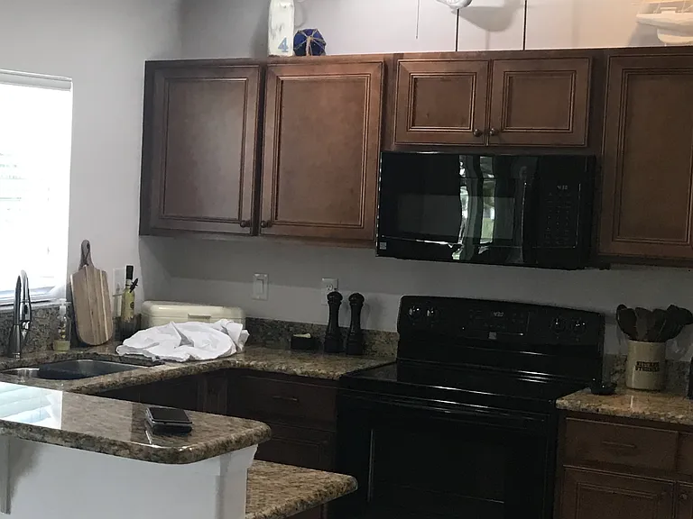 Avocado Ave — Photo 6