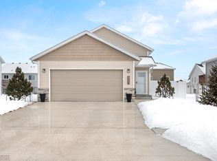 7340 20th St S, Fargo, ND 58104