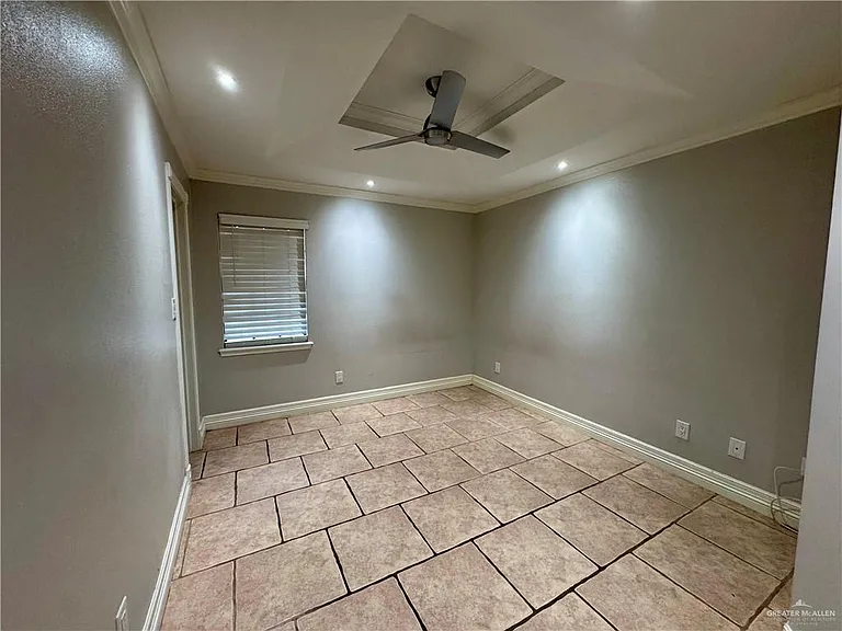 2218 N Wilson Dr — Photo 5