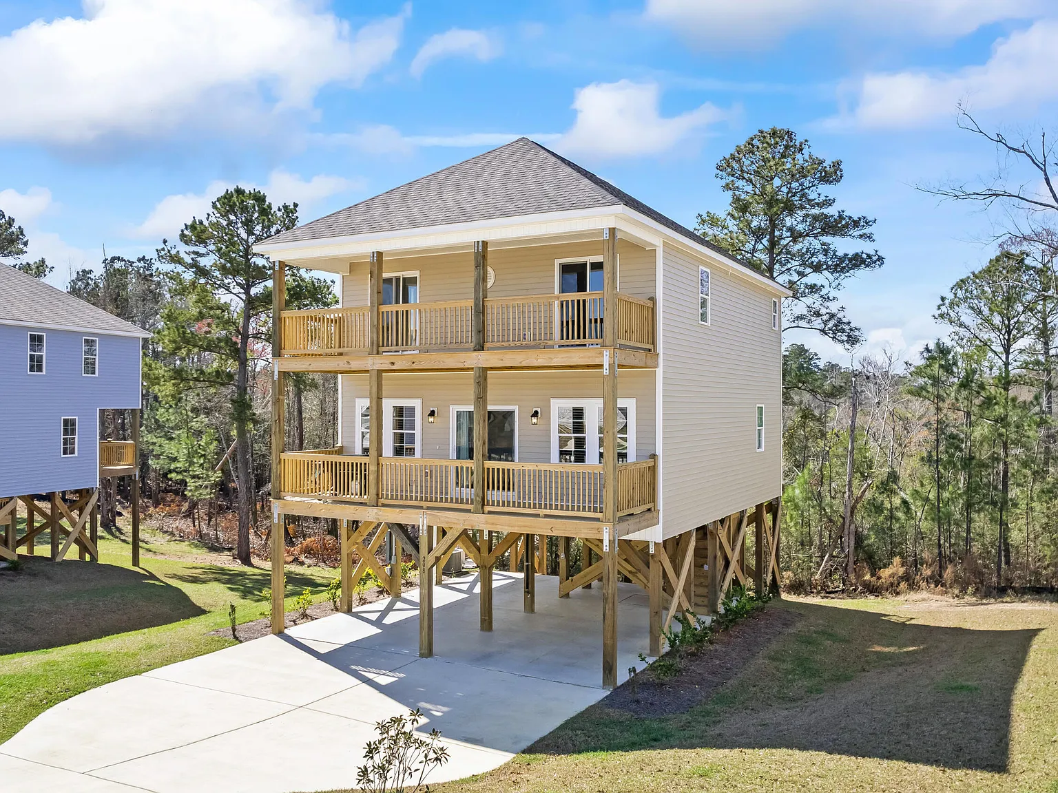 4 bed, 3.0 bath, 1973 sqft, $2,000 — Photo 2