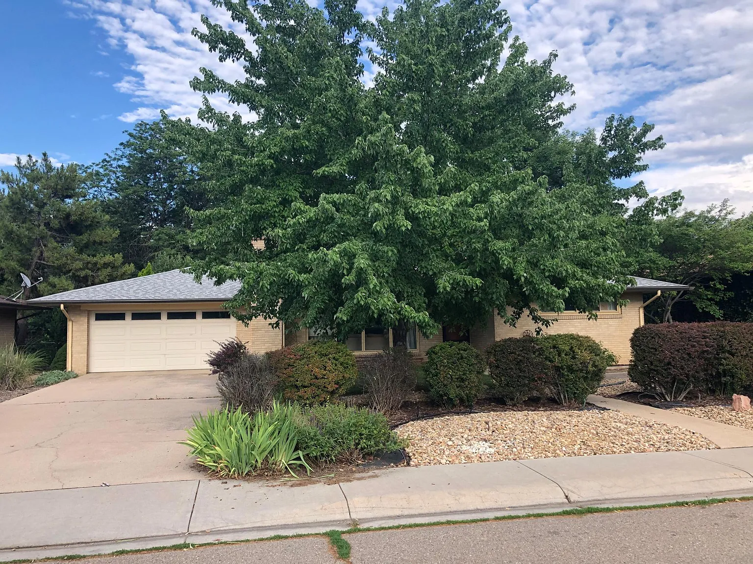 3 bed, 1207 sqft, $2,400 — Photo 1