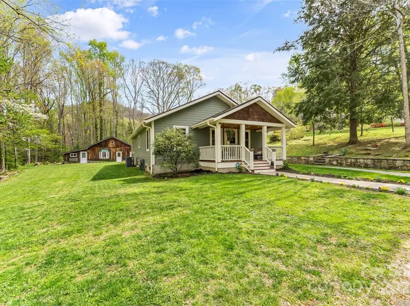 11 Hunting Lodge Dr, Black Mountain, NC 28711