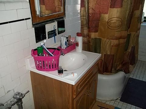 3rd image of 3401 Parsons Blvd APT D8
