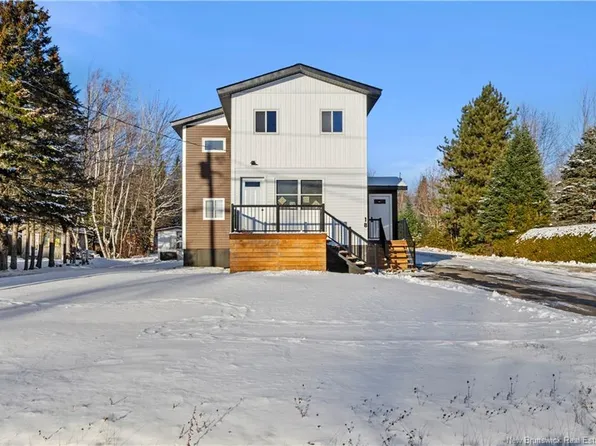 18 Smith Rd, Burton, NB E2V 3V2